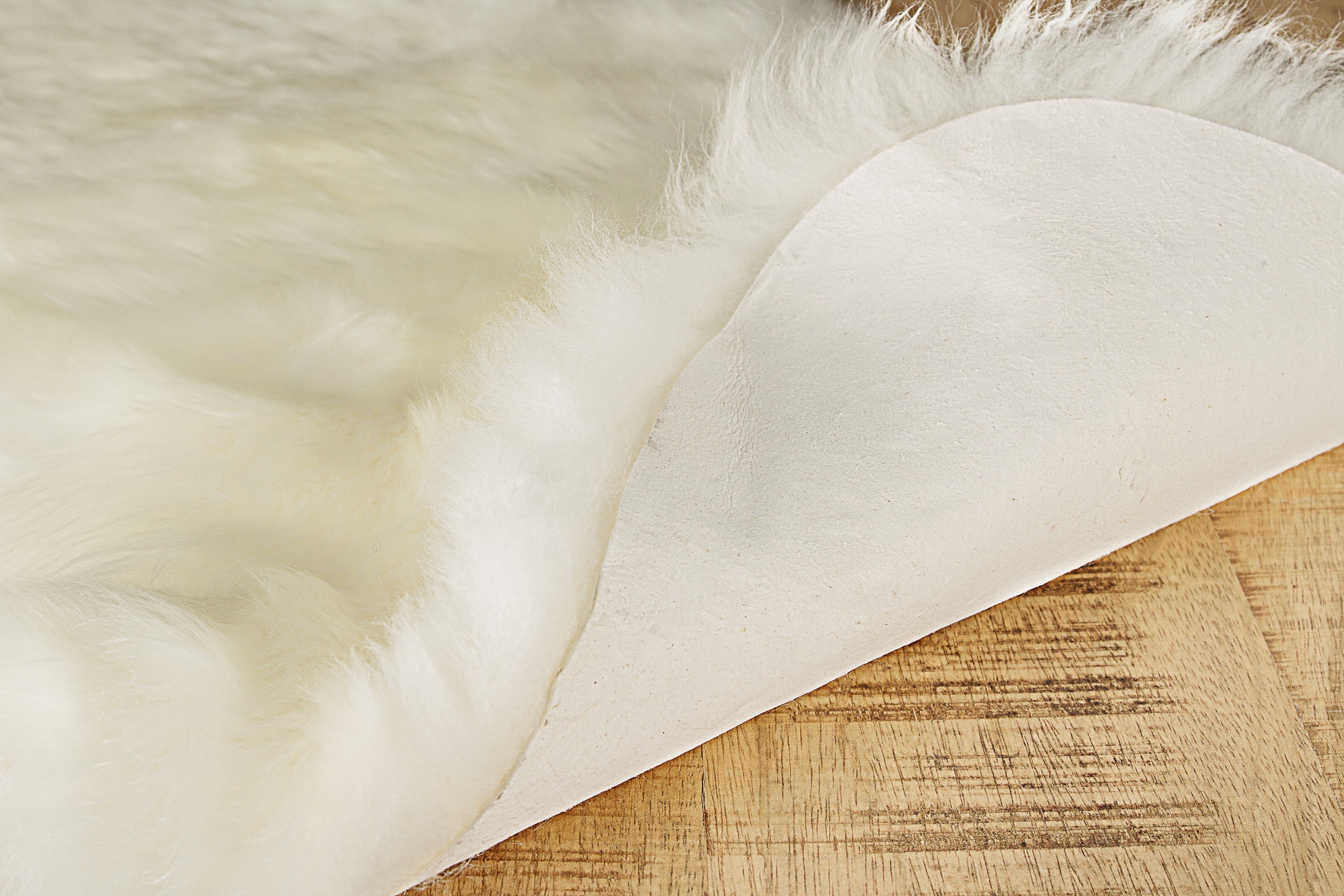 Natural Home Decor New Zealand Sheepskin Quattro Rug 1-Piece 4'x6'